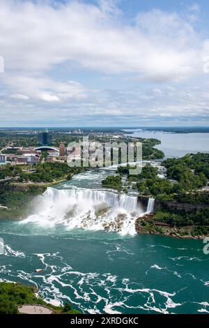 Szenen der Niagarafälle vom Skylon Tower auf der kanadischen Seite in den Niagarafällen, Ontario, Kanada. Stockfoto