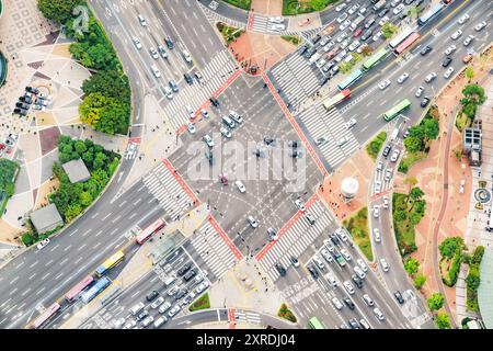Hochwinkelansicht der Straßenkreuzung in Seoul, Südkorea Stockfoto