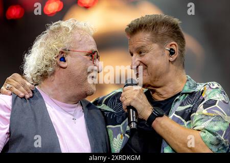 Pur - KunstRasen Bonn Gronau 2024 - 09.08.2024 Cherry GEHRING Keyboard, Gesang und Hartmut ENGLER Gesang von der deutschen Pop Band PUR beim Live Auftritt auf der KunstRasen Bühne - der KunstRasen in Bonn Gronau ist eine beliebte Sommer Open Air Konzertreihe am Rande der Rheinaue am Bonner Rheinufer. 09.08.2024 Bonn Gronau Nordrhein-Westfalen Deutschland *** pur Kunst Rasen Bonn Gronau 2024 09 08 2024 Cherry GEHRING Keyboard, Gesang und Hartmut ENGLER Gesang der deutschen Popband PUR live auf der Kunst Rasen Bühne das Kunst Rasen in Bonn Gronau ist ein beliebtes Sommerkonzert unter freiem Himmel Stockfoto