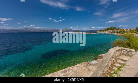 Blaues klares Wasser Adriaküste von Kroatien Peljesac Halbinsel Trpanj Stockfoto