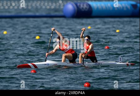 Paris, Frankreich. August 2024. Olympische Spiele 2024 In Paris. Kanu-Sprint. Olympia-Nautikstadion. Paris. Sloan Mackenzie (CAN) und Katie Vincent (CAN) beim Kanu-Sprint-Wettbewerb während der Olympischen Spiele 2024 in Paris im Olympischen Nautikstadion in Frankreich. Quelle: Sport In Pictures/Alamy Live News Stockfoto