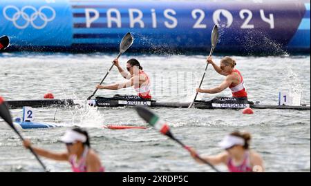Paris, Frankreich. August 2024. Olympische Spiele 2024 In Paris. Kanu-Sprint. Olympia-Nautikstadion. Paris. Courtney Stott (CAN) und Natalie Davison (CAN) beim Canoe Sprint-Wettbewerb während der Olympischen Spiele 2024 in Paris im Olympischen Nautikstadion in Frankreich. Quelle: Sport In Pictures/Alamy Live News Stockfoto