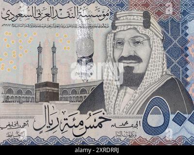 Nahaufnahme Saudi-Arabiens fünfhundert Riyals Banknotenportrait Kaaba in Mekka und König Abdulaziz Ibn Saud . Stockfoto