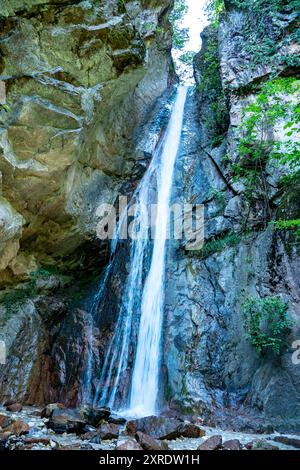 Wasserfall am Rastenbach oder Gola del Rio Pausa am Kalterer See, Südtirol Stockfoto