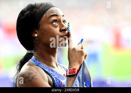 SHA’carri Richardson aus den Vereinigten Staaten von Amerika reagiert nach dem Wettbewerb im 4 x 100 m Staffelfinale der Frauen während der Olympischen Spiele 2024 in Paris (Frankreich) am 9. August 2024. Das Team United States belegte die Goldmedaille als erstes. Stockfoto
