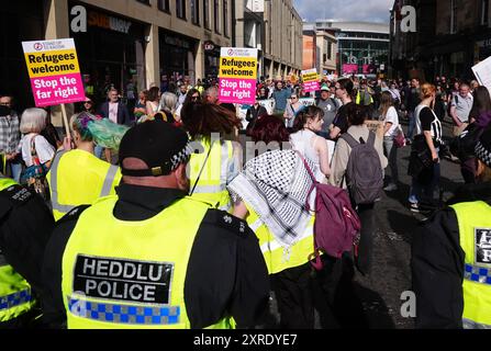 Anti-Rassismus-Demonstranten demonstrieren in Newcastle, vor einer rechtsextremen Demonstration. Bilddatum: Samstag, 10. August 2024. Stockfoto