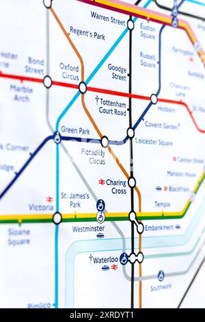 London Underground Map Lose Up. Selektiver Fokus auf Touristen-, Film- und Kunstattraktionen, Leicester Square und Covent Garden an den Northern und Piccadilly Lines. Stockfoto