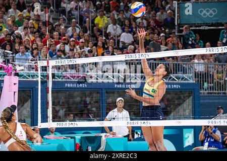 Eduarda Santos Lisboa (BRA), Beachvolleyball, Women&#39;s Gold Medal Match zwischen Brasilien und Kanada während der Olympischen Spiele Paris 2024 am 9. August 2024 im Eiffelturm Stadium in Paris, Frankreich Stockfoto