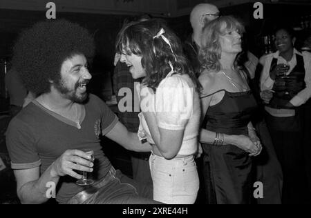 1970s Music Industry Party der Veranstaltungsort Nachtclub von Virgin Records. Eine schicke Kleid-Büro-Party. Victoria, London, England 11. November 1978 1970, Großbritannien HOMER SYKES Stockfoto