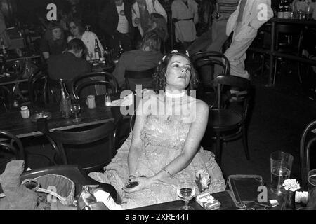 1970s Music Industry Party der Veranstaltungsort Nachtclub von Virgin Records. Eine schicke Kleid-Büro-Party. Victoria, London, England 11. November 1978 1970, Großbritannien Stockfoto