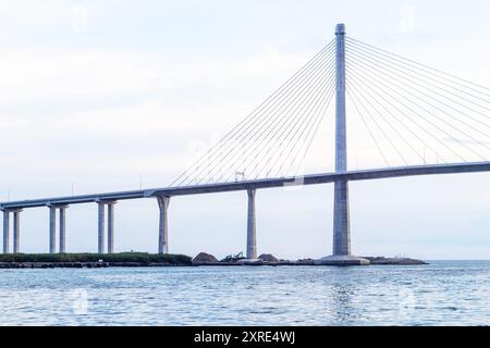 Der Cebu-Cordova Link Expressway, die längste Brücke der Philippinen, verbindet mit 9,9 km die Stadt Cebu und die Gemeinde Cordova Stockfoto