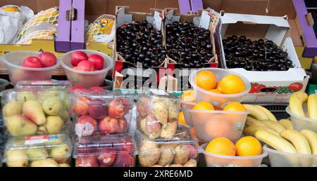Frisches Obst, Lebensmittelgeschäft, Edgware Road, West-End, London, England, Großbritannien Stockfoto