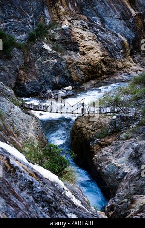 fluss entlang des Salkantay Trek Stockfoto