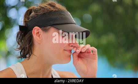 Versailles, Frankreich. August 2024. Olympia, Paris 2024, moderner Pentathlon, Rebecca Langrehr aus Deutschland reagiert nach dem Wettbewerb. Quelle: Rolf Vennenbernd/dpa/Alamy Live News Stockfoto