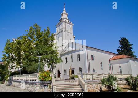 Historische Gebäude in Crikvenica, einem beliebten Urlaubsziel in Kroatien Stockfoto