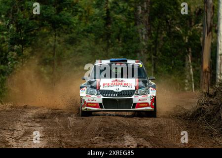 Heyfield, Victoria, Australien. August 2024. SCOTT PEDDER & GLENN MACNEALL (2) durchqueren den matschigen Abschnitt der SS3 am Samstag bei der Middle of Everywhere Gippsland Rally 2024. (Kreditbild: © James Forrester/ZUMA Press Wire/Alamy Live News) NUR REDAKTIONELLE VERWENDUNG! Nicht für kommerzielle ZWECKE! Stockfoto