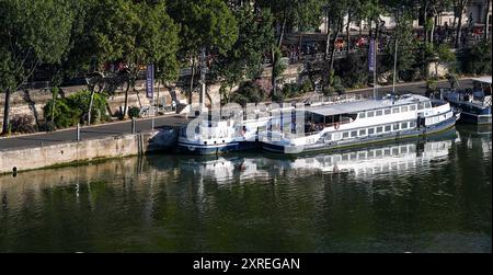 Paris, Frankreich. August 2024. Die Athleten treten während des Athletikmarathons der Männer bei den Olympischen Spielen 2024 in Paris, Frankreich, am 10. August 2024 an. Quelle: Jiang Wenyao/Xinhua/Alamy Live News Stockfoto