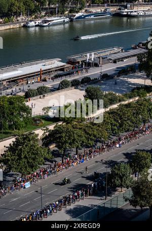 Paris, Frankreich. August 2024. Die Athleten treten während des Athletikmarathons der Männer bei den Olympischen Spielen 2024 in Paris, Frankreich, am 10. August 2024 an. Quelle: Jiang Wenyao/Xinhua/Alamy Live News Stockfoto