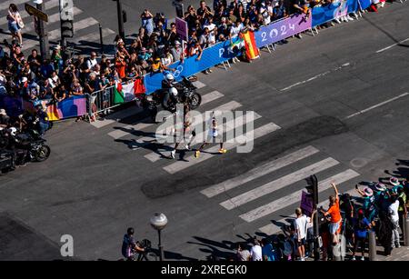 Paris, Frankreich. August 2024. Die Athleten treten während des Athletikmarathons der Männer bei den Olympischen Spielen 2024 in Paris, Frankreich, am 10. August 2024 an. Quelle: Jiang Wenyao/Xinhua/Alamy Live News Stockfoto