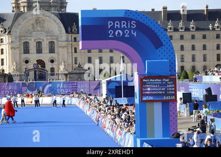 Paris, Frankreich. August 2024. Athletics Men&#39;s Marathon während der Olympischen Spiele Paris 2024 am 10. August 2024 im Hotel de ville to Invalides in Paris, Frankreich Credit: Independent Photo Agency/Alamy Live News Stockfoto