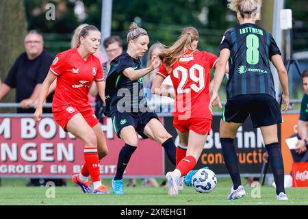 Deurningen, Niederlande. August 2024. DEURNINGEN, NIEDERLANDE - 10. AUGUST: Svenja Huth vom VfL Wolfsburg beim Freundschaftsspiel zwischen FC Twente und VfL Wolfsburg im Sportpark 't Hoge Vonder am 10. August 2024 in Deurningen, Niederlande. (Foto von Raymond Smit/Orange Pictures) Credit: Orange Pics BV/Alamy Live News Stockfoto
