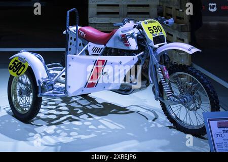 Pasila, Helsinki, Finnland – 3. Februar 2024: Das Yamaha-Wasp TR-1-Motorrad wird auf der MP 24 Motorcycle Messe in Messukeskus präsentiert. Stockfoto