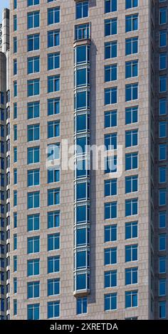 30 Park Place/27 Barclay Street, Tribeca, ist das Four Seasons Hotel and Residences, das von Robert A.M. Stern entworfen wurde und 2016 fertiggestellt wurde. Stockfoto