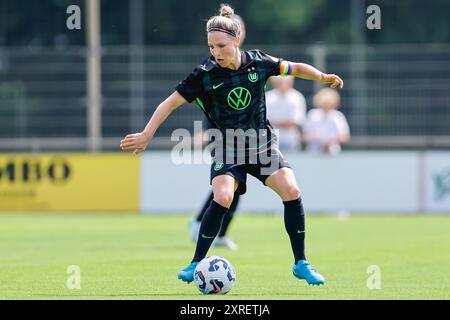 Deurningen, Niederlande. August 2024. DEURNINGEN, NIEDERLANDE - 10. AUGUST: Svenja Huth vom VfL Wolfsburg beim Freundschaftsspiel zwischen FC Twente und VfL Wolfsburg im Sportpark 't Hoge Vonder am 10. August 2024 in Deurningen, Niederlande. (Foto von Raymond Smit/Orange Pictures) Credit: Orange Pics BV/Alamy Live News Stockfoto