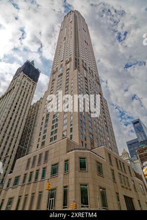 30 Park Place/27 Barclay Street, Tribeca, ist das Four Seasons Hotel and Residences, das von Robert A.M. Stern entworfen wurde und 2016 fertiggestellt wurde. Stockfoto