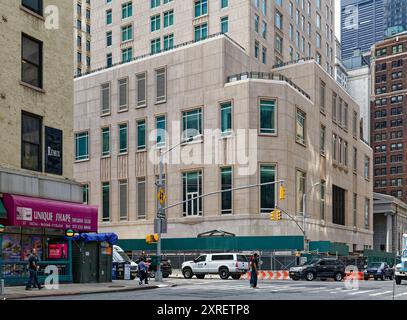 30 Park Place/27 Barclay Street, Tribeca, ist das Four Seasons Hotel and Residences, das von Robert A.M. Stern entworfen wurde und 2016 fertiggestellt wurde. Stockfoto