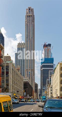 30 Park Place/27 Barclay Street, Tribeca, ist das Four Seasons Hotel and Residences, das von Robert A.M. Stern entworfen wurde und 2016 fertiggestellt wurde. Stockfoto