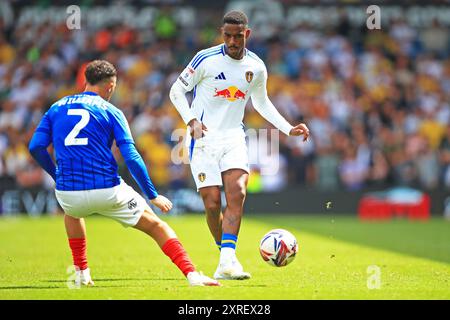 Leeds, Großbritannien. August 2024. Leeds United Defender Júnior Firpo (3) am 10. August 2024 während des Leeds United FC gegen Portsmouth FC SKY Bet EFL Championship Matches in Elland Road, Leeds, England, Großbritannien. Credit: Every Second Media/Alamy Live News Stockfoto