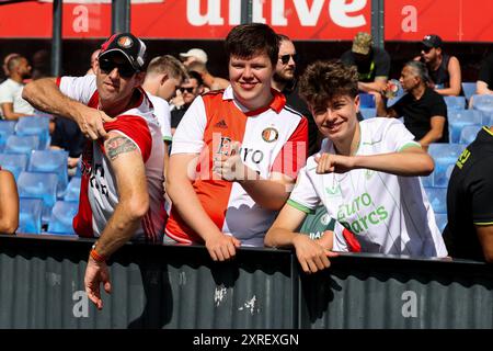 Rotterdam, Niederlande. August 2024. ROTTERDAM, NIEDERLANDE - 10. AUGUST: Fans und Fans von Feyenoord während des niederländischen Eredivisie-Spiels zwischen Feyenoord und Willem II im Stadion Feijenoord am 10. August 2024 in Rotterdam, Niederlande. (Foto von Hans van der Valk/Orange Pictures) Credit: Orange Pics BV/Alamy Live News Stockfoto