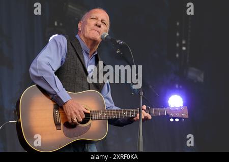 Der englische Comedian, Folk-Sänger und Gitarrist Richard Digance tritt live auf der Bühne der Cropedy Convention auf. Richard Digance ist ein ehemaliges Mitglied der britischen Folk-Band Pisces und unterstützte Jethro Tull, Steeleye Span, Tom Jones, Elkie Brooks, Supertramp und Joan Armatrading. Er arbeitete für BBC Radio und präsentierte seine Sendung „A Digence Insugence“, die sieben Jahre lang lief (Foto: Dawn Fletcher-Park / SOPA Images/SIPA USA) Stockfoto