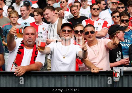 Rotterdam, Niederlande. August 2024. ROTTERDAM, NIEDERLANDE - 10. AUGUST: Fans und Fans von Feyenoord während des niederländischen Eredivisie-Spiels zwischen Feyenoord und Willem II im Stadion Feijenoord am 10. August 2024 in Rotterdam, Niederlande. (Foto von Hans van der Valk/Orange Pictures) Credit: Orange Pics BV/Alamy Live News Stockfoto