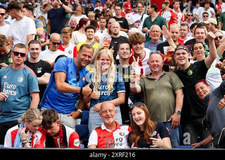 Rotterdam, Niederlande. August 2024. ROTTERDAM, NIEDERLANDE - 10. AUGUST: Fans und Fans von Feyenoord während des niederländischen Eredivisie-Spiels zwischen Feyenoord und Willem II im Stadion Feijenoord am 10. August 2024 in Rotterdam, Niederlande. (Foto von Hans van der Valk/Orange Pictures) Credit: Orange Pics BV/Alamy Live News Stockfoto