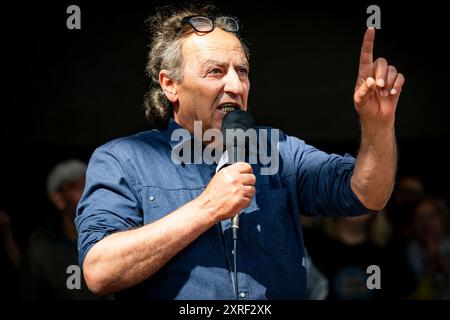 Edinburgh, Schottland. 10. Juni 2024. Die Teilnehmer der Stop the extreme Right Protest versammeln sich im schottischen Parlament in Edinburgh. Die Demonstration wurde von der Organisation Stand Up to Rassismus als Teil eines nationalen Protesttages im Vereinigten Königreich nach einer Woche von Unruhen durch Rechtsextremisten organisiert. Stockfoto