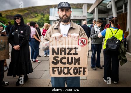 Edinburgh, Schottland. 10. Juni 2024. Die Teilnehmer der Stop the extreme Right Protest versammeln sich im schottischen Parlament in Edinburgh. Die Demonstration wurde von der Organisation Stand Up to Rassismus als Teil eines nationalen Protesttages im Vereinigten Königreich nach einer Woche von Unruhen durch Rechtsextremisten organisiert. Stockfoto