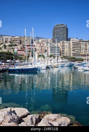 Fürstentum Monaco von Port Hercule, Hafen im Mittelmeer an der französischen Riviera, Südeuropa. Stockfoto