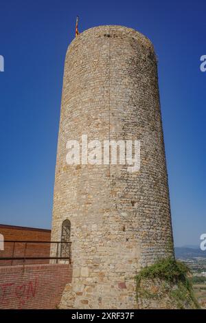 Blanes, Spanien - 10. August 2024: Schloss Sant Joan mit Blick auf die Stadt Blanes, Costa Brava, Katalonien Stockfoto