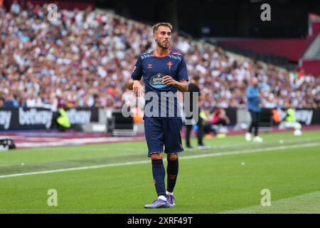 London Stadium, London, Großbritannien. August 2024. Fußball-freundlich vor der Saison, West Ham United gegen Celta Vigo; Oscar Mingueza von Celta Vigo Credit: Action Plus Sports/Alamy Live News Stockfoto