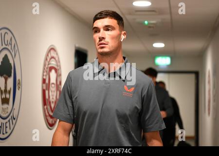 Wigan, England. August 2024. Lloyd Jones von Charlton Athletic vor dem Spiel der Sky Bet EFL League One zwischen Wigan Athletic und Charlton Athletic im Brick Community Stadium. Kyle Andrews/Alamy Live News Stockfoto