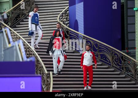 Paris, Frankreich. August 2024. Richard Ordemann aus Norwegen und Ivan Sapina aus Kroatien treten vor dem 80 kg schweren Viertelfinalspiel der Männer Taekwondo am 15. Tag der Olympischen Spiele Paris 2024 im Grand Palais am 10. August 2024 in Paris ein. Foto: Igor Kralj/PIXSELL Credit: Pixsell/Alamy Live News Stockfoto