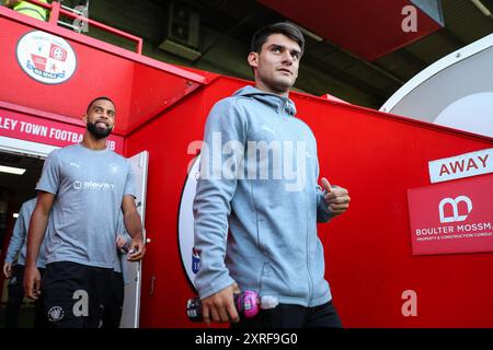 Crawley, Großbritannien. August 2024. Rob Apter von Blackpool kommt am 10. August 2024 vor dem Spiel Crawley Town gegen Blackpool in der Sky Bet League 1 im Broadfield Stadium, Crawley, Großbritannien (Foto: Gareth Evans/News Images) in Crawley, Großbritannien, am 10. August 2024. (Foto: Gareth Evans/News Images/SIPA USA) Credit: SIPA USA/Alamy Live News Stockfoto