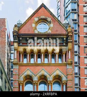 David S. Browne Store, 8 Thomas Street, in der Nähe des Broadway in TriBeCa, ist ein winziges Stein- und Backsteinjuwel über einer gusseisernen Ladenfront. Stockfoto