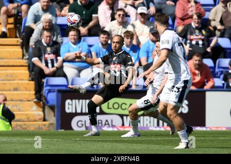 Birkenhead, Großbritannien. August 2024. Jodi Jones aus Notts County (c) macht den Ball frei. EFL Skybet Football League Two Match, Tranmere Rovers gegen Notts County, Prenton Park, Birkenhead, Wirral am Samstag, den 10. August 2024. Dieses Bild darf nur für redaktionelle Zwecke verwendet werden. Nur redaktionelle Verwendung, .PIC von Chris Stading/ Credit: Andrew Orchard Sportfotografie/Alamy Live News Stockfoto