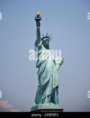Nahaufnahme der berühmten Freiheitsstatue am Hudson River in New York City Stockfoto
