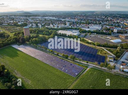 Luftaufnahme des asolaren Wärmekraftwerks für Fernwärme bei Sonnenuntergang, Ludwigsburg, Deutschland, Stockfoto