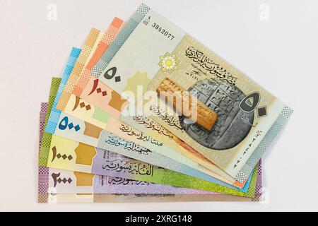 Syrien-Banknoten kompletter Satz von fünftausend, zweitausend, fünfhundert, zweihundertfünfzig Pfund-Banknoten. Stockfoto