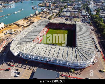 Southampton, Hampshire, Großbritannien. August 2024. Allgemeine Luftaufnahme des St. Mary’s Stadions, Heimstadion des englischen Premier League-Teams Southampton Football Club. Bildnachweis: Graham Hunt/Alamy Live News Stockfoto